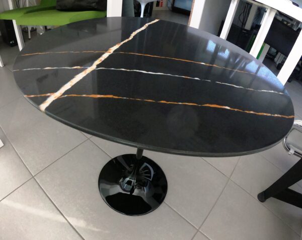 table tulipe ovale
