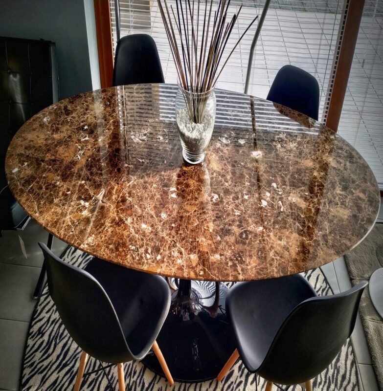 Table Tulipe 6 personnes