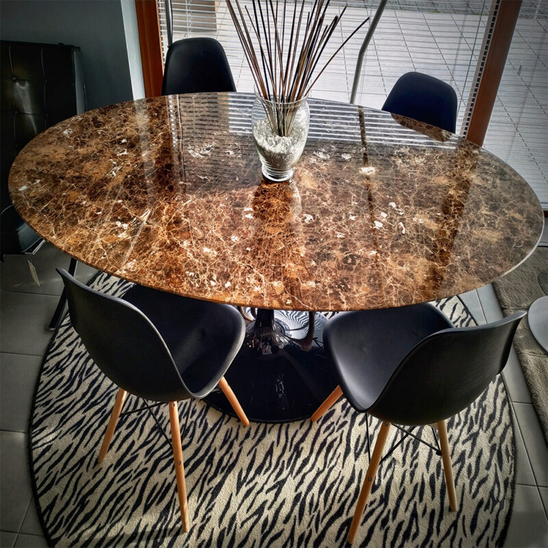 table saarinen